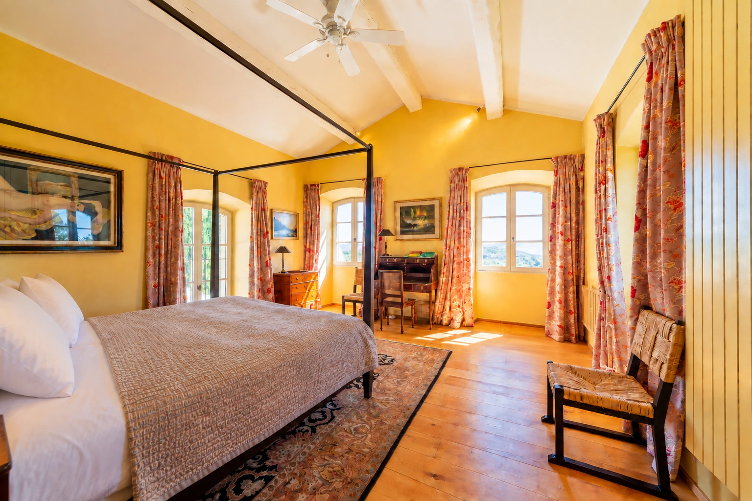 L’Appartement — bedroom