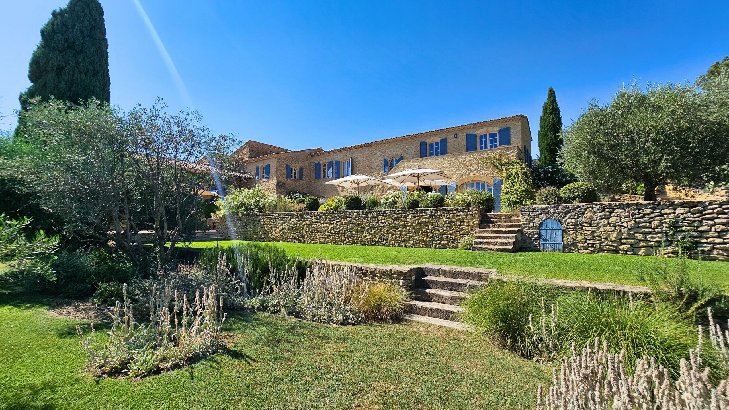 A view of the property and the plants and nature surrounding it.